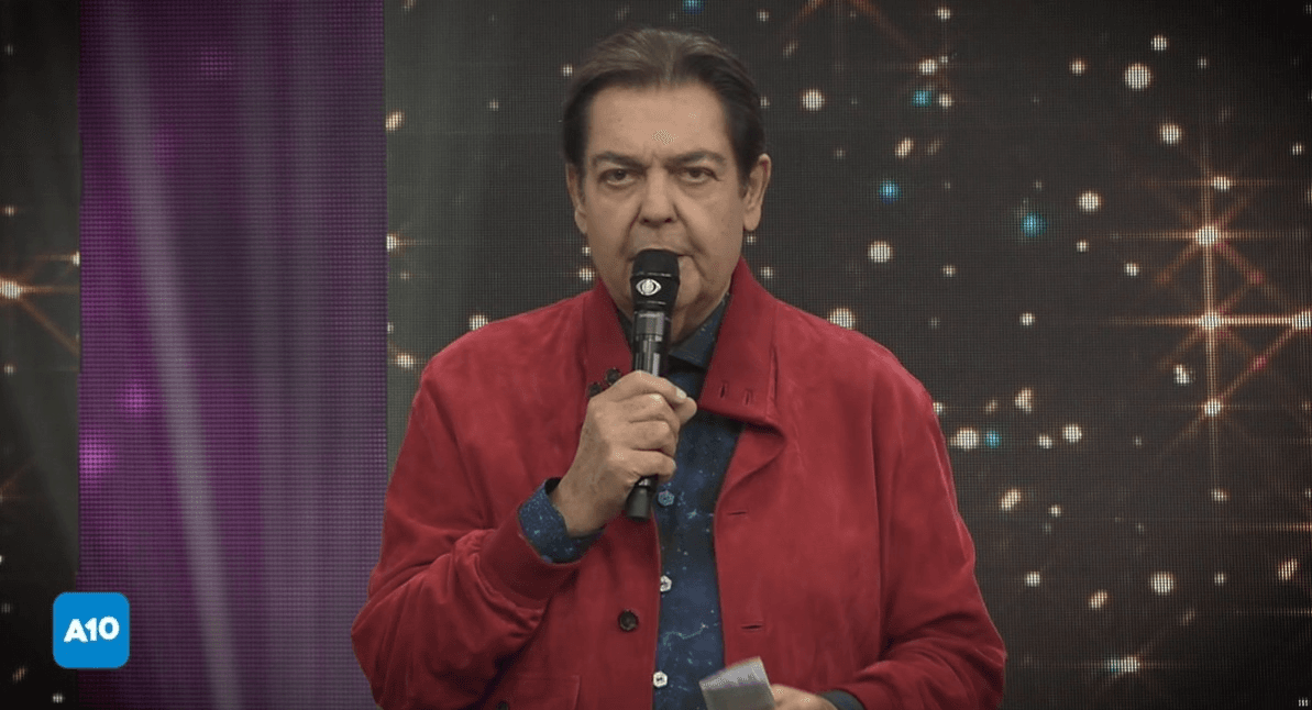 Faustão durante apresentação do quadro Mochila do Riso