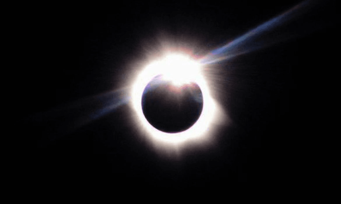 Eclipse terá início às 15h45 (horário de Brasília) deste sábado (29)