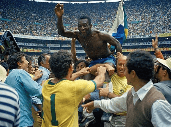 Veja filmes que homenageiam Pelé, que morreu nesta quinta-feira (29)