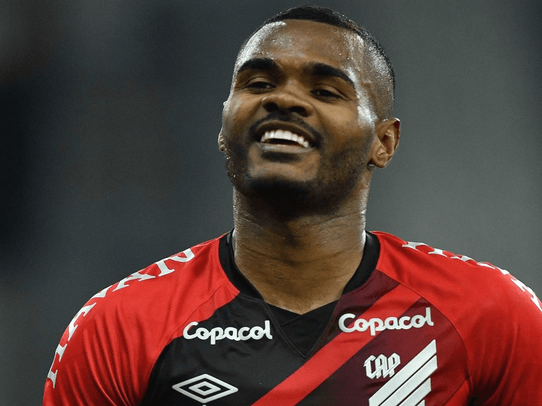 Neste sábado (20), o time contou com o gol de Nikão para abrir o placar e vencer o Bragantino por 1 a 0.