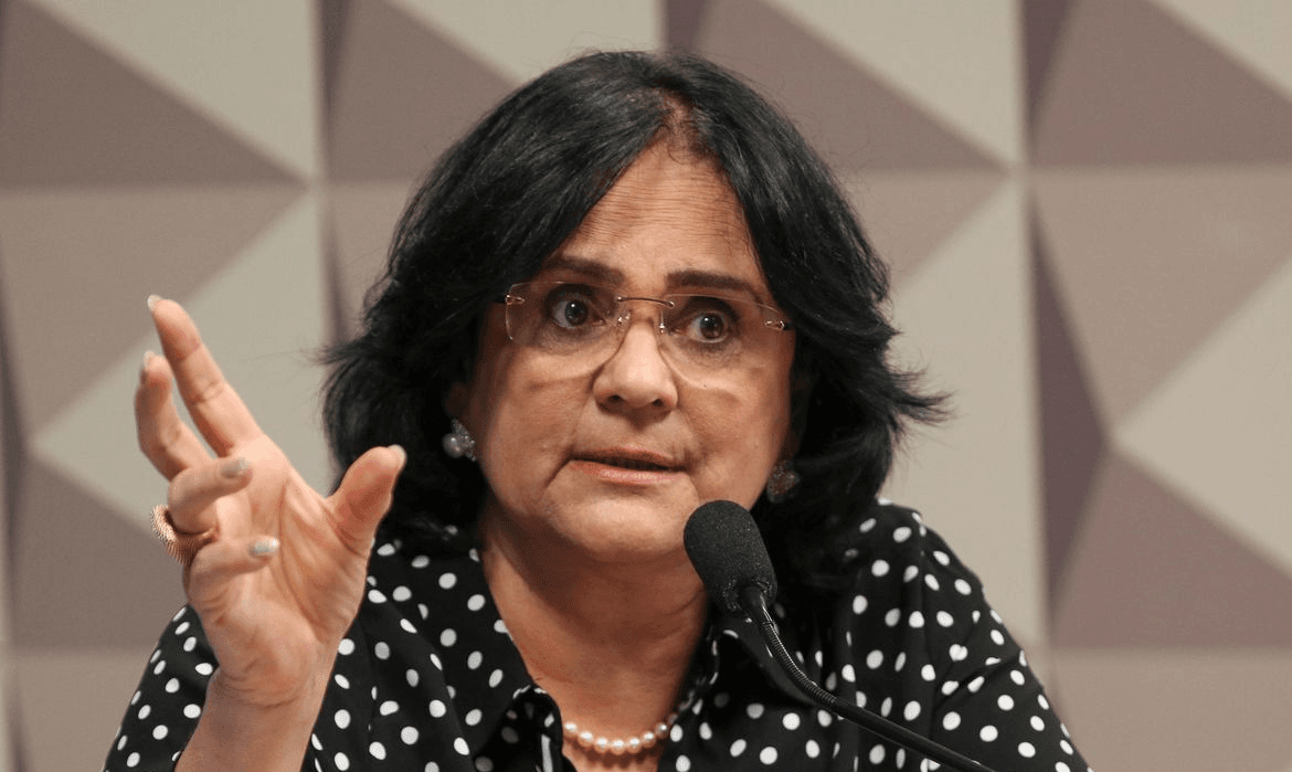 Damares Alves está internada em hospital de Brasília