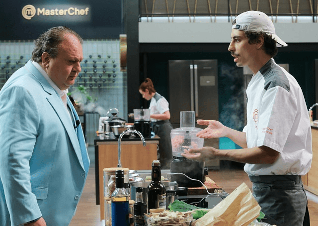 Jacquin e Enzo discutem o que é um purê no MasterChef Profissionais