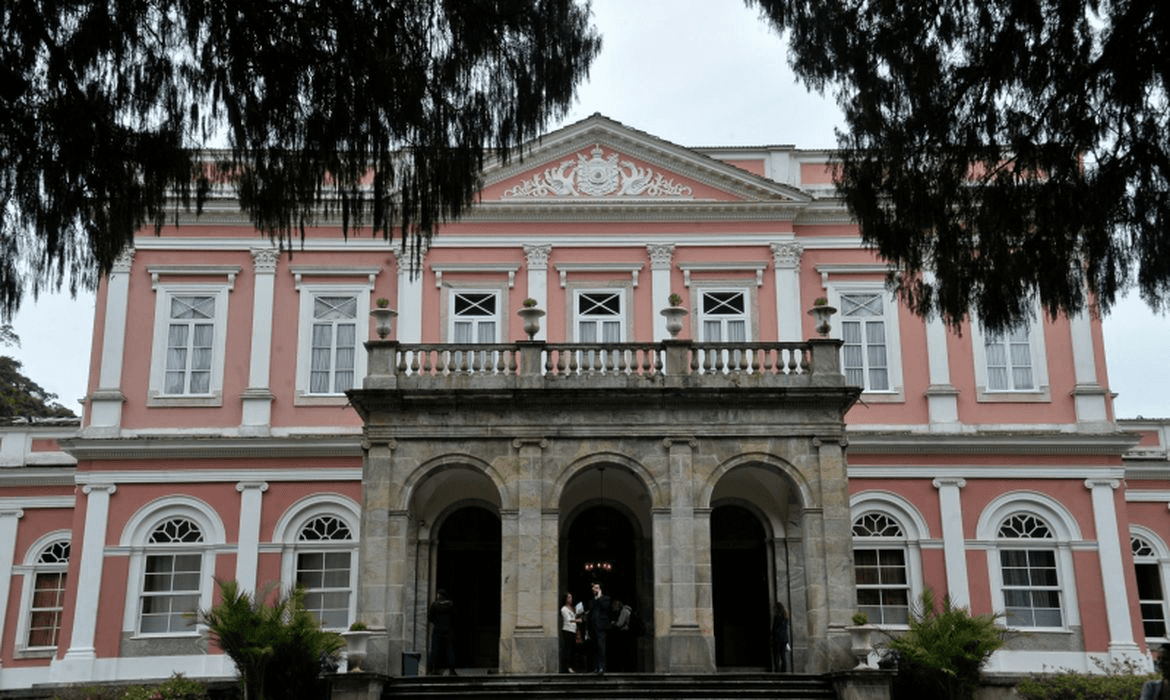 Até hoje, 2,5% do valor da venda de imóveis vai para família imperial