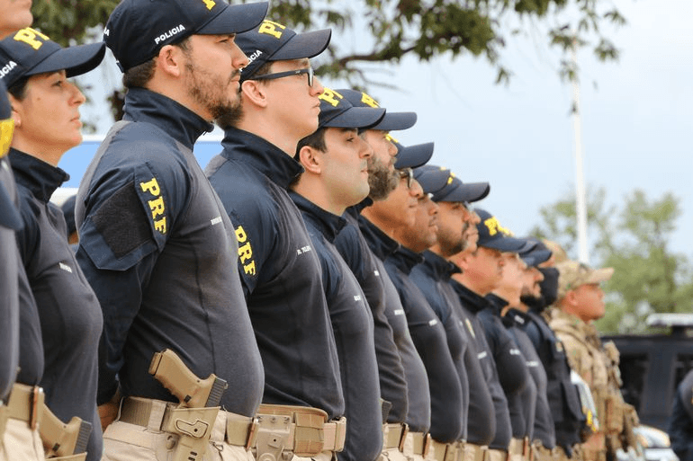 Agentes da PRF em evento em Brasília