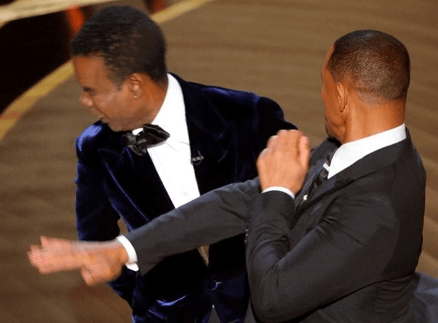 Will Smith dá tapa em Chris Rock ao vivo no Oscar