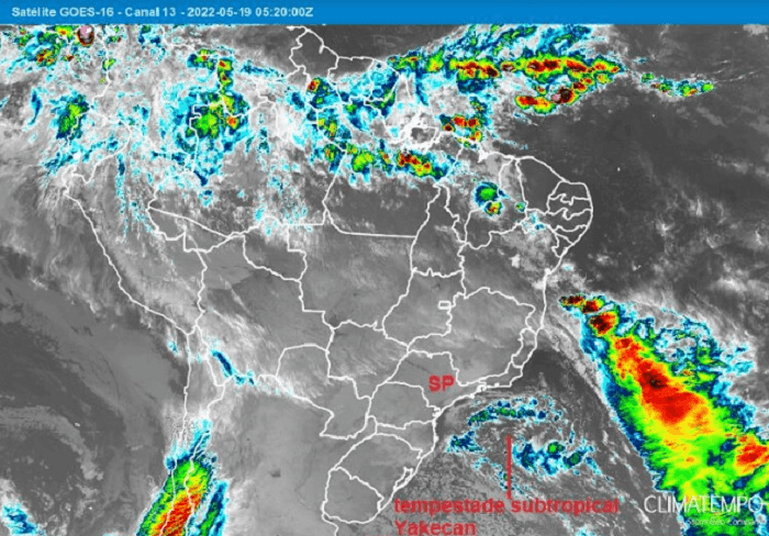 Tempestade Yakecan avança para o litoral de SP e RJ